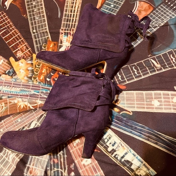 🍇Gorgeous Purple Suede Like Bamboo Purple Ankle Cuffed Booties! - Picture 10 of 13